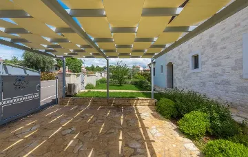 Vabriga Villa with Private Pool for Up to 14