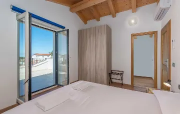 Vabriga Villa with Private Pool for Up to 14