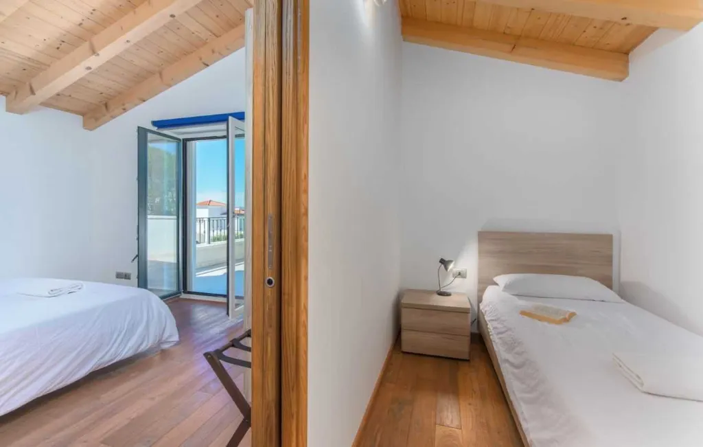 Vabriga Villa with Private Pool for Up to 14