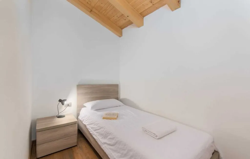 Vabriga Villa with Private Pool for Up to 14