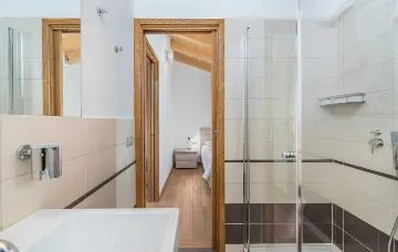 Vabriga Villa with Private Pool for Up to 14