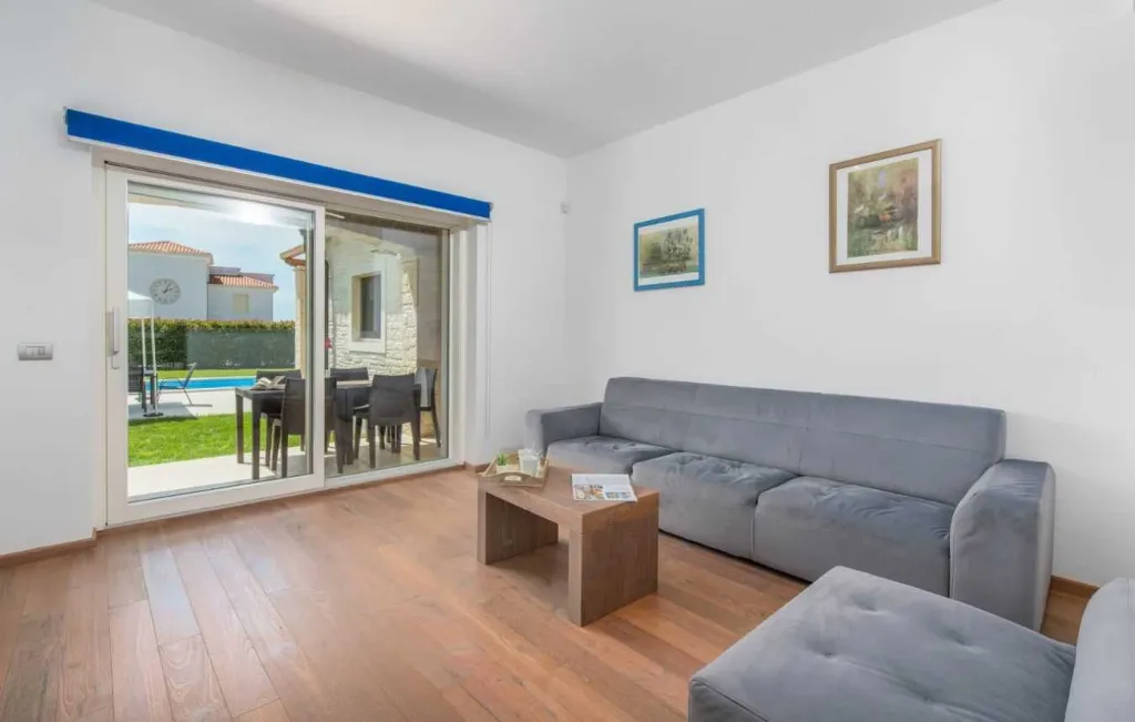 Vabriga Villa with Private Pool for Up to 14