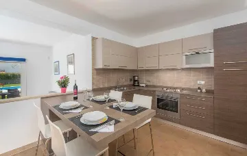 Vabriga Villa with Private Pool for Up to 14