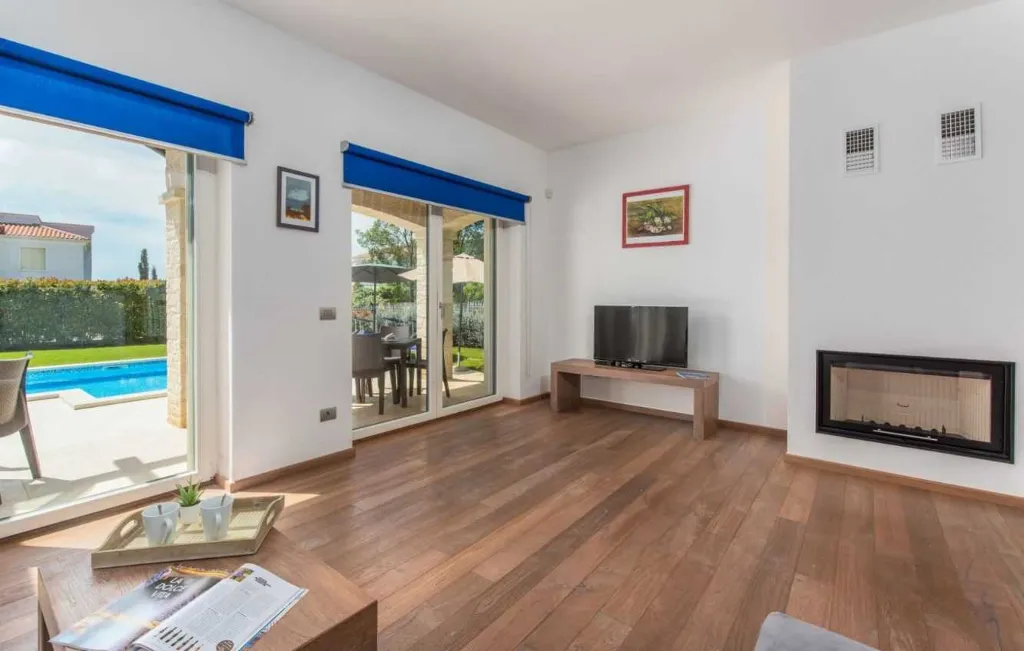 Vabriga Villa with Private Pool for Up to 14