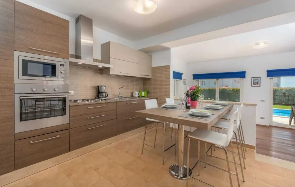 Vabriga Villa with Private Pool for Up to 14