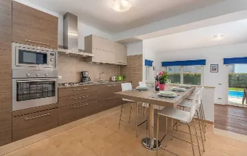 Vabriga Villa with Private Pool for Up to 14