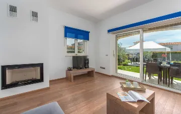 Vabriga Villa with Private Pool for Up to 14