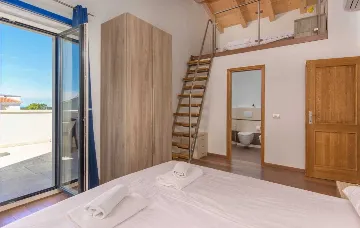 Vabriga Villa with Private Pool for Up to 14