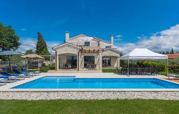 Vabriga Villa with Private Pool for Up to 14