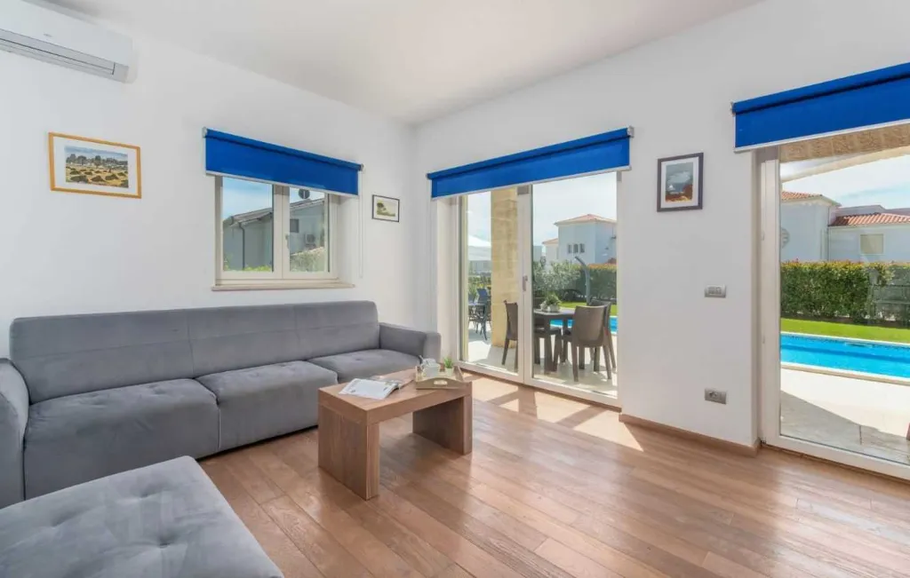 Vabriga Villa with Private Pool for Up to 14