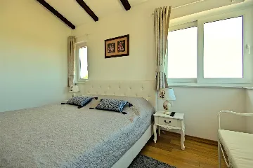 Villa in Rošini with Private Pool for 8 Guests