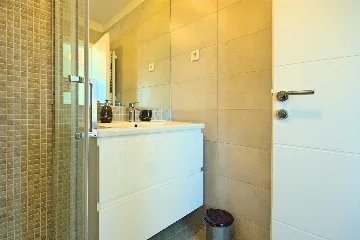 Villa in Rošini with Private Pool for 8 Guests