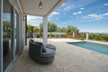 Villa in Rošini with Private Pool for 8 Guests