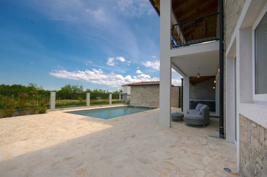 Villa in Rošini with Private Pool for 8 Guests