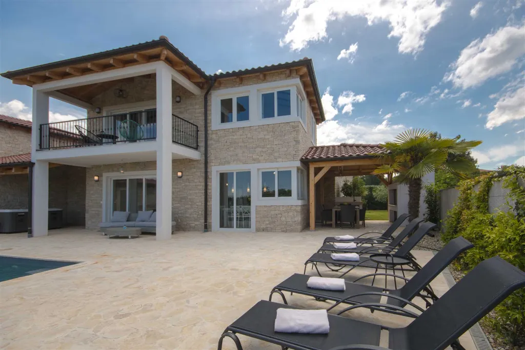 Villa in Rošini with Private Pool for 8 Guests