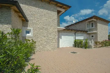 Villa in Rošini with Private Pool for 8 Guests