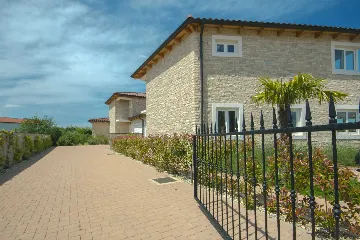 Villa in Rošini with Private Pool for 8 Guests
