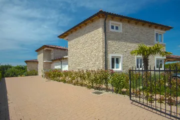 Villa in Rošini with Private Pool for 8 Guests