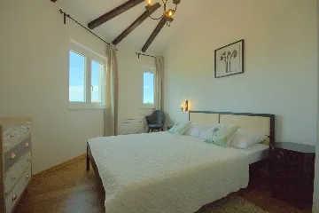 Villa in Rošini with Private Pool for 8 Guests