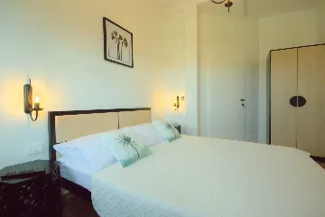 Villa in Rošini with Private Pool for 8 Guests