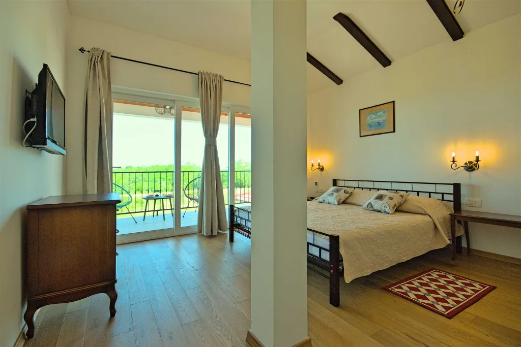 Villa in Rošini with Private Pool for 8 Guests