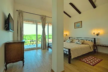 Villa in Rošini with Private Pool for 8 Guests