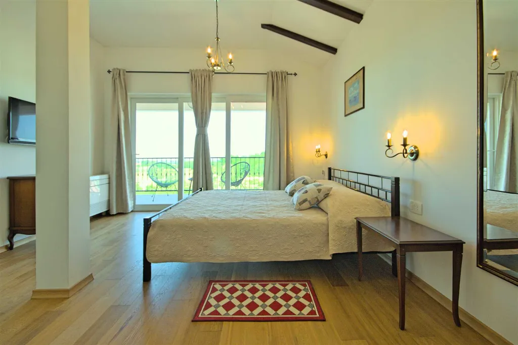 Villa in Rošini with Private Pool for 8 Guests