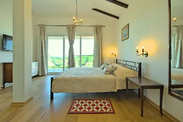 Villa in Rošini with Private Pool for 8 Guests