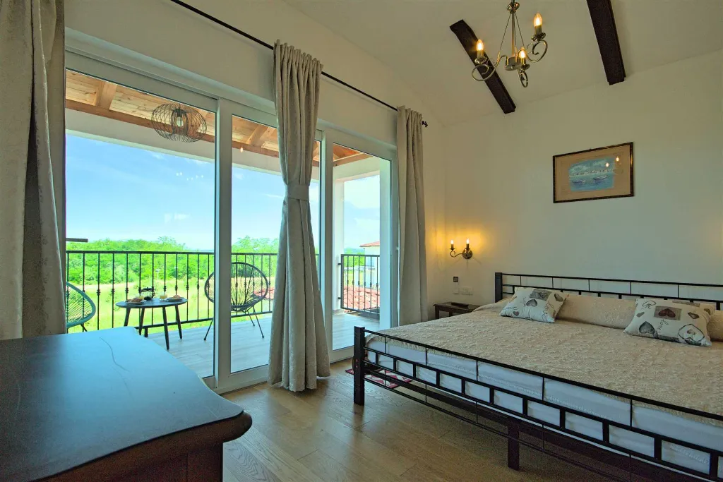 Villa in Rošini with Private Pool for 8 Guests