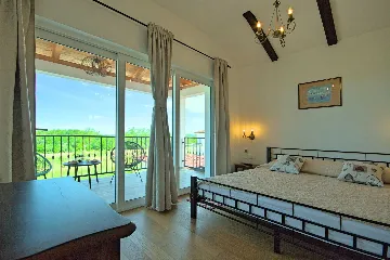 Villa in Rošini with Private Pool for 8 Guests