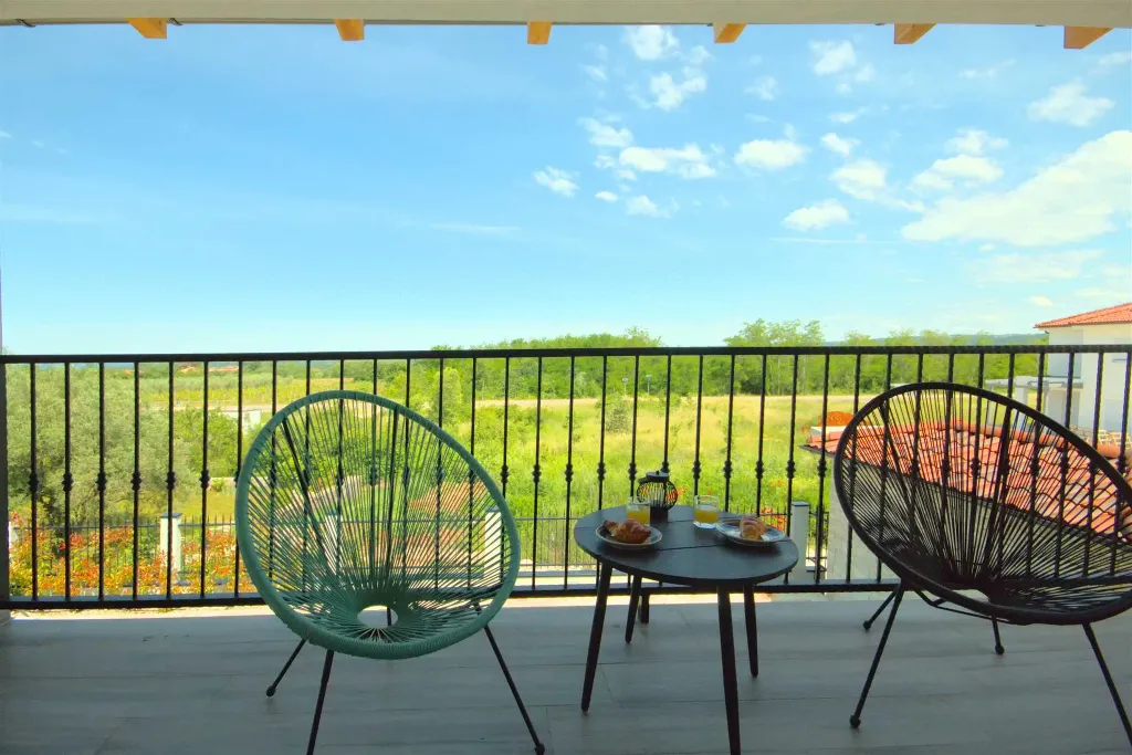 Villa in Rošini with Private Pool for 8 Guests