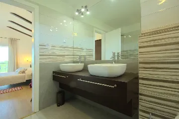 Villa in Rošini with Private Pool for 8 Guests