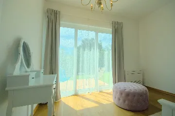 Villa in Rošini with Private Pool for 8 Guests