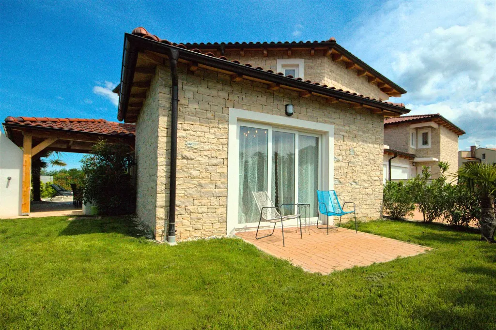 Villa in Rošini with Private Pool for 8 Guests