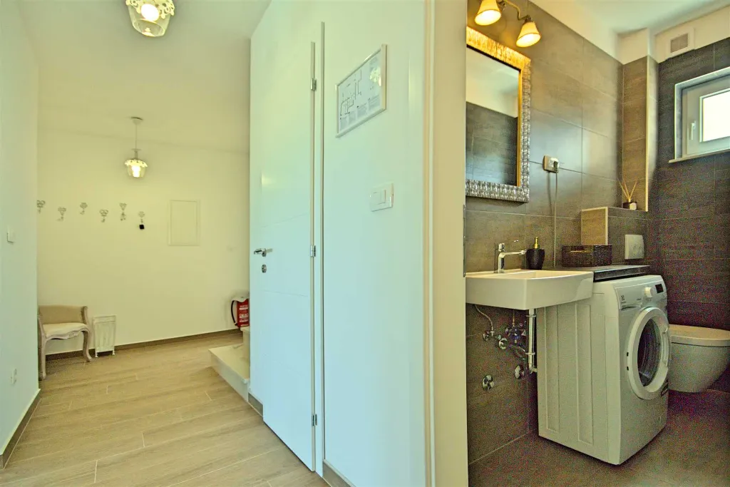 Villa in Rošini with Private Pool for 8 Guests