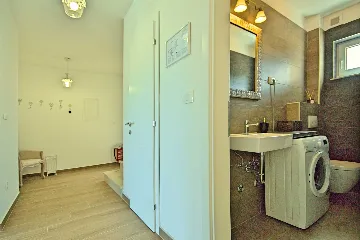 Villa in Rošini with Private Pool for 8 Guests