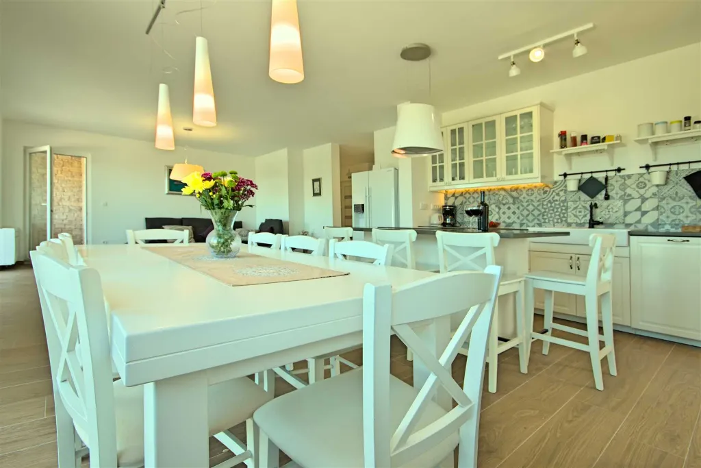 Villa in Rošini with Private Pool for 8 Guests