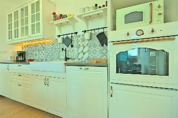 Villa in Rošini with Private Pool for 8 Guests