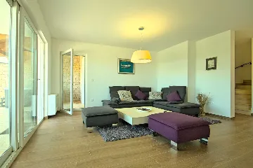 Villa in Rošini with Private Pool for 8 Guests