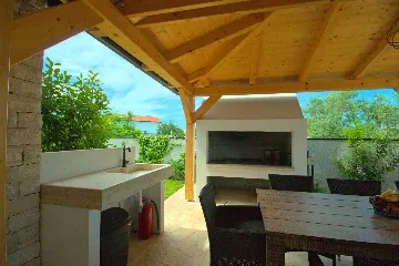 Villa in Rošini with Private Pool for 8 Guests
