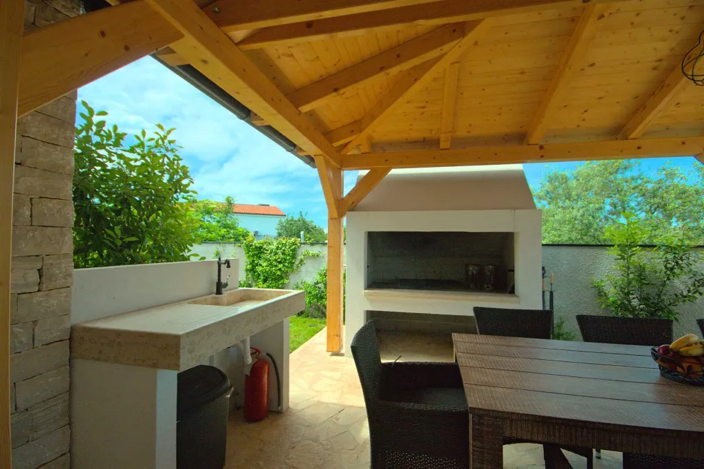 Villa in Rošini with Private Pool for 8 Guests
