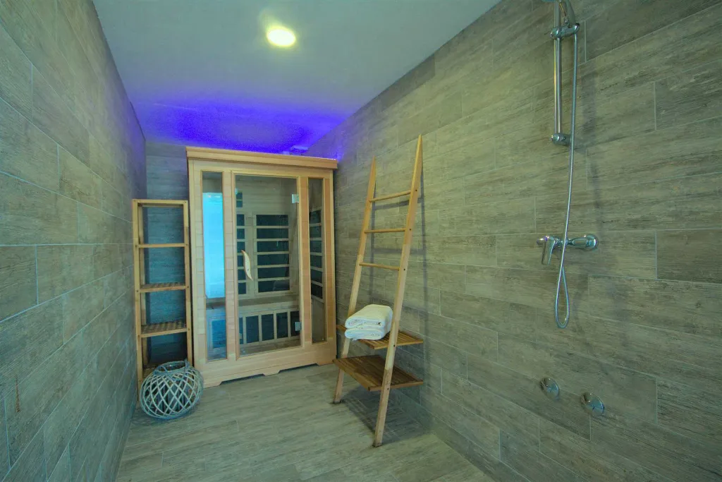 Villa in Rošini with Private Pool for 8 Guests