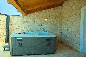 Villa in Rošini with Private Pool for 8 Guests