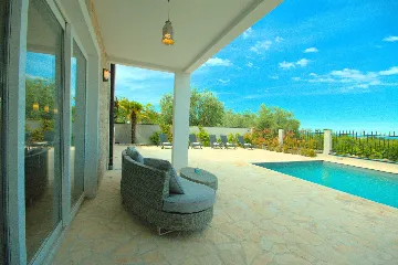 Villa in Rošini with Private Pool for 8 Guests