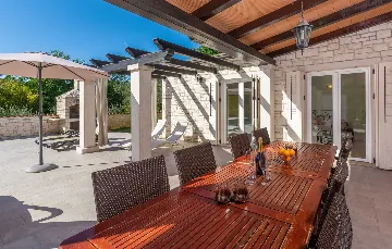 4-Bedroom Villa with Private Pool in Višnjan