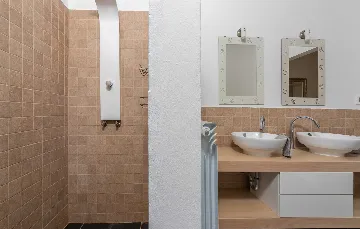 4-Bedroom Villa with Private Pool in Višnjan