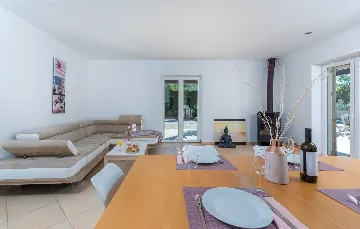 4-Bedroom Villa with Private Pool in Višnjan
