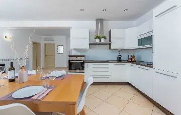 4-Bedroom Villa with Private Pool in Višnjan