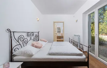 4-Bedroom Villa with Private Pool in Višnjan