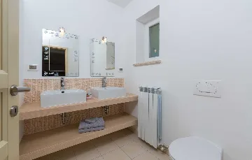 4-Bedroom Villa with Private Pool in Višnjan
